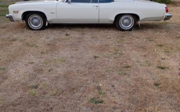 Oldsmobile-delta-88-royale-1975-white-6