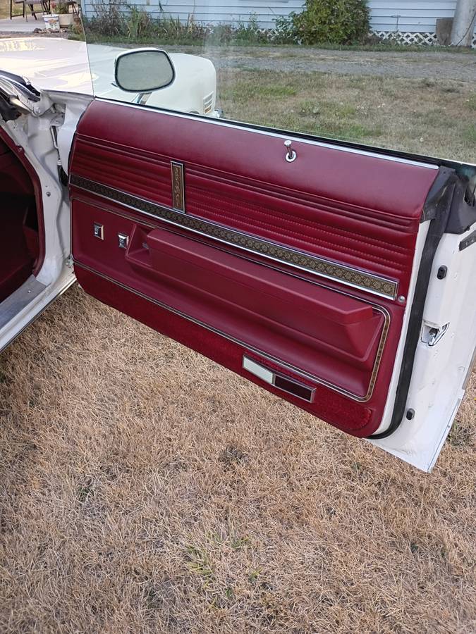 Oldsmobile-delta-88-royale-1975-white