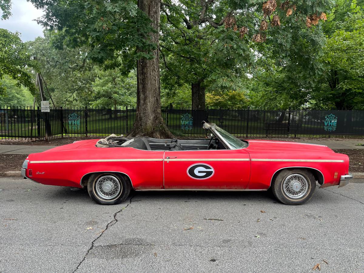Oldsmobile-delta-88-royale-convertible-1972-red-8