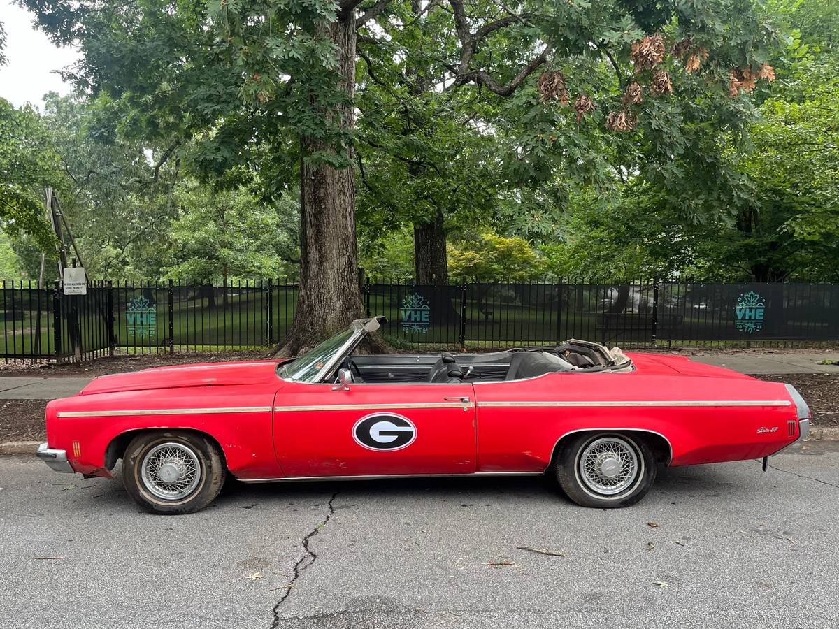 Oldsmobile-delta-88-royale-convertible-1972-red-9