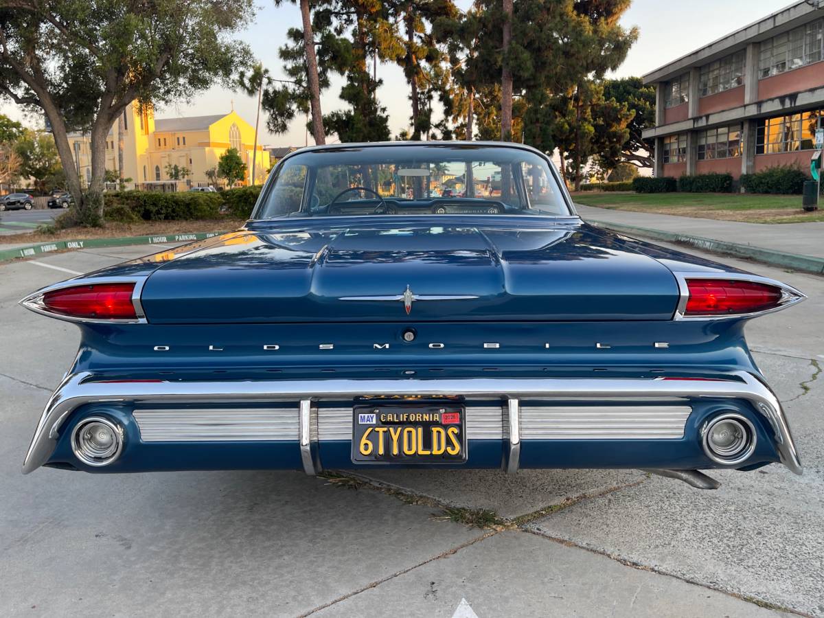 Oldsmobile-dynamic-88-1960-blue-1
