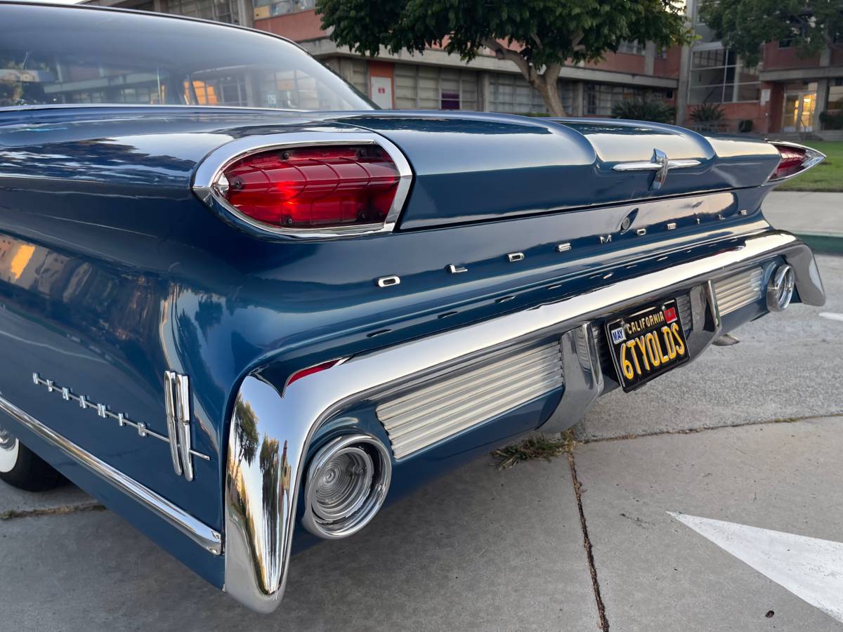 Oldsmobile-dynamic-88-1960-blue-2