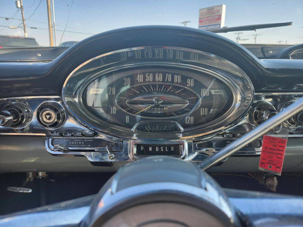 Oldsmobile-super-88-1957-black-22