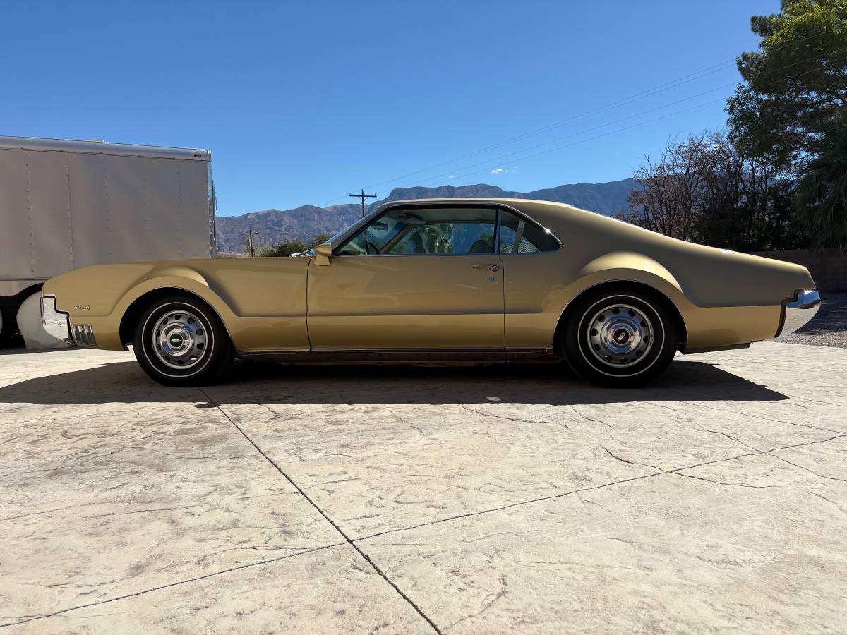 Oldsmobile-toronado-1966-custom-1
