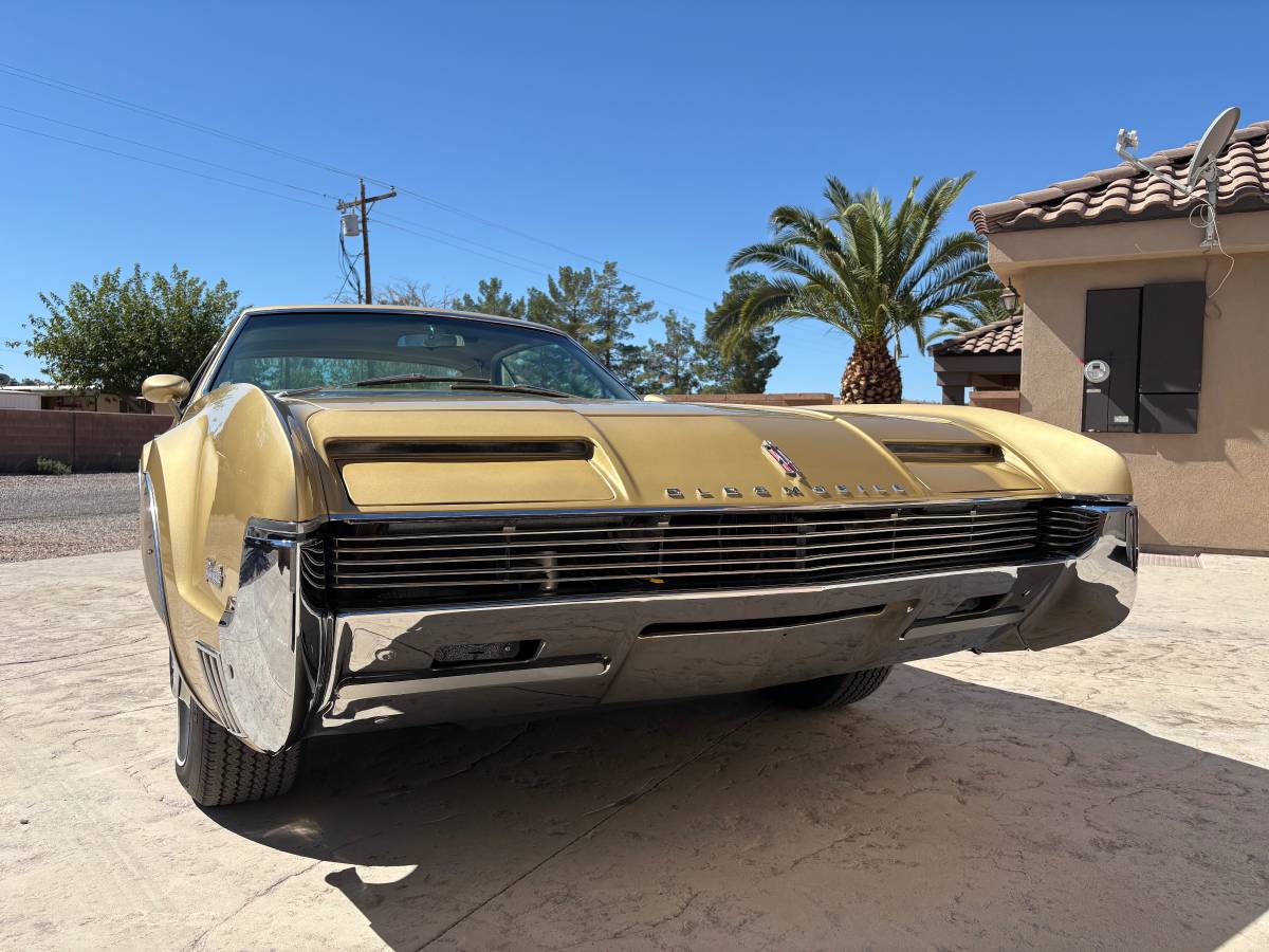 Oldsmobile-toronado-1966-custom-2
