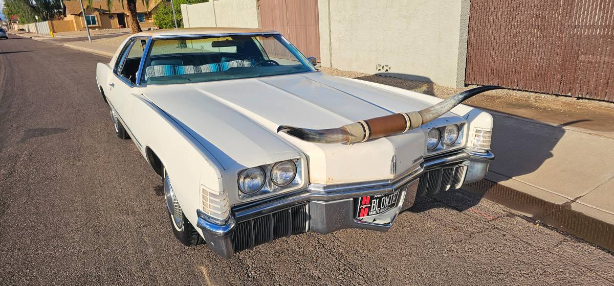 Oldsmobile-toronado-1972-white-10