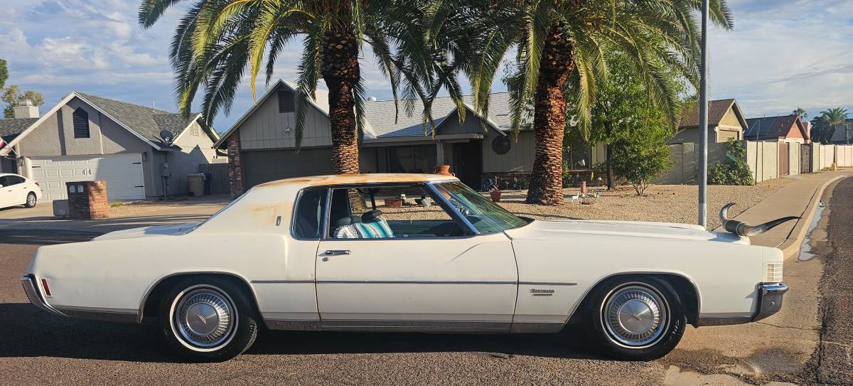 Oldsmobile-toronado-1972-white-3