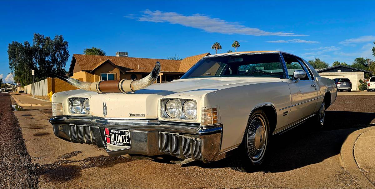 Oldsmobile-toronado-1972-white-4