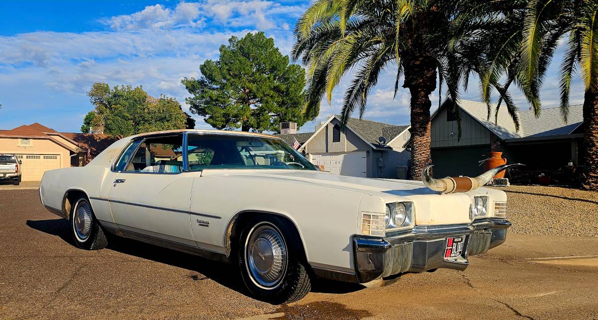 Oldsmobile-toronado-1972-white-5