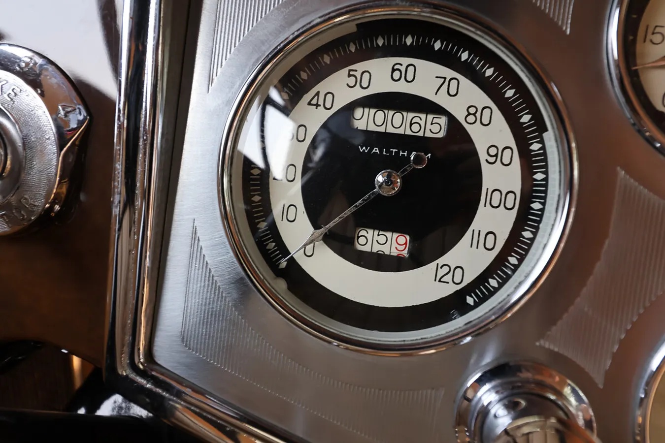 Packard-1101-1934-Maroon-White-2