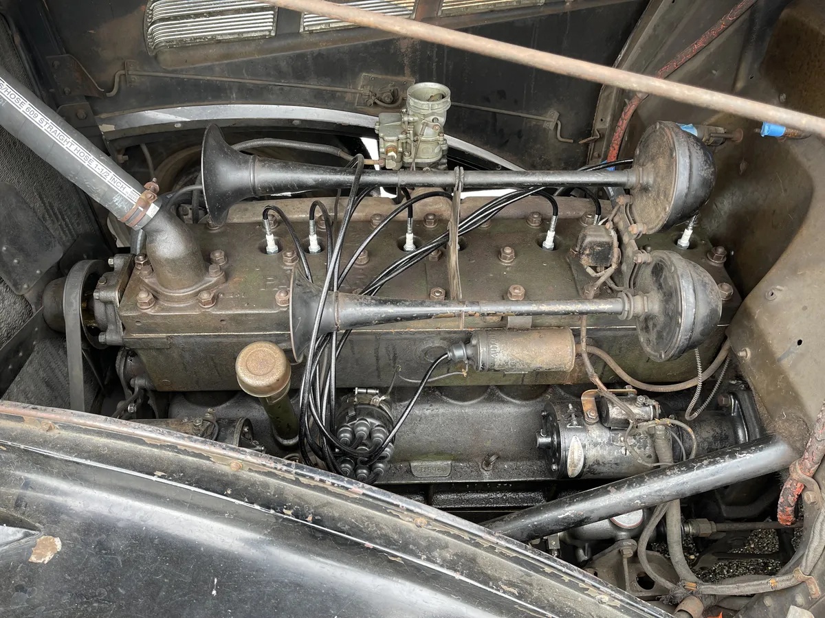 Packard-120-1937-Black-Tan-10