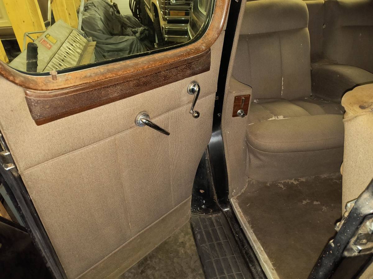 Packard-1939-black-4