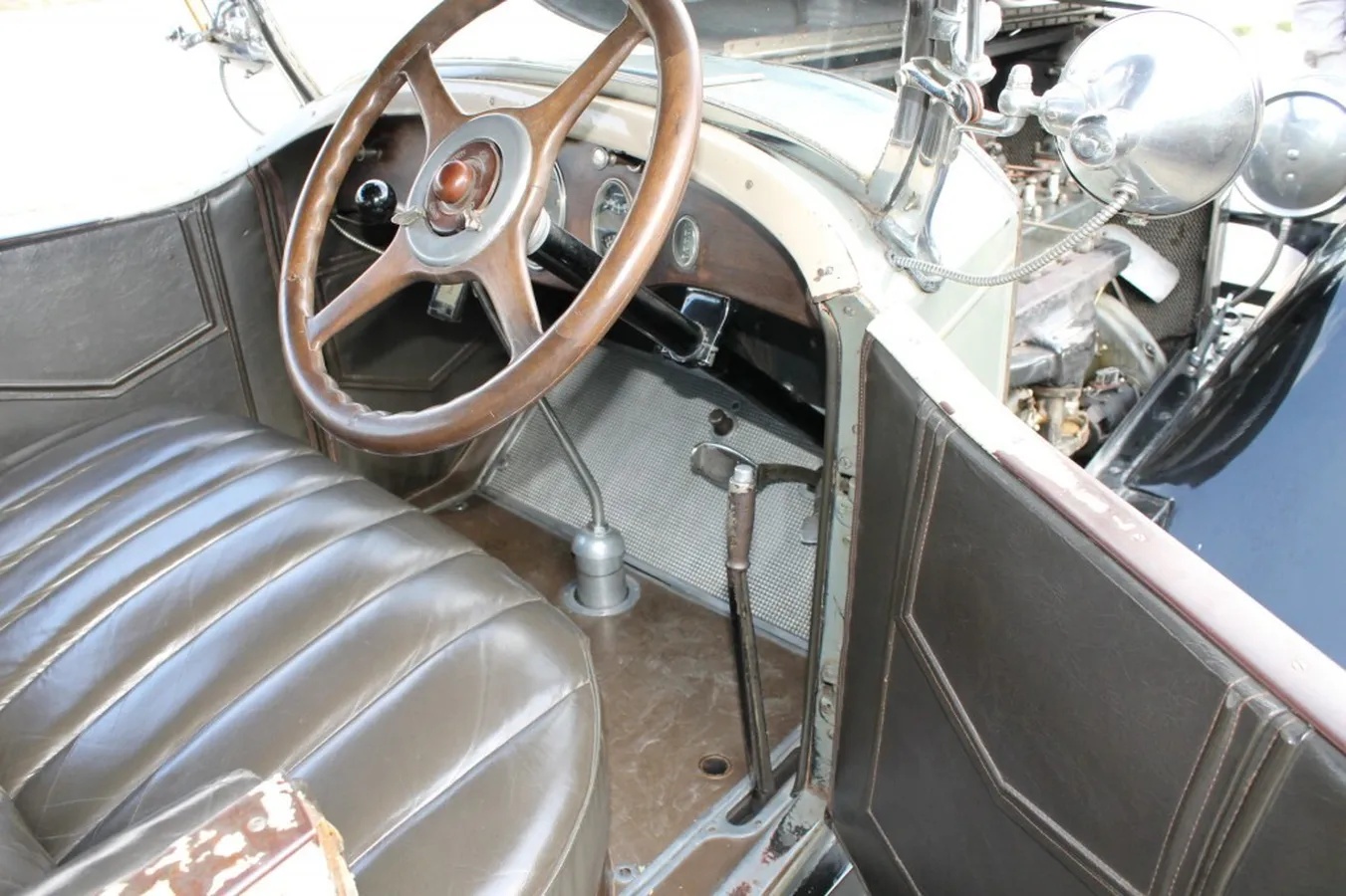 Packard-343-1927-Blacl-amp-Gray-Brown-11