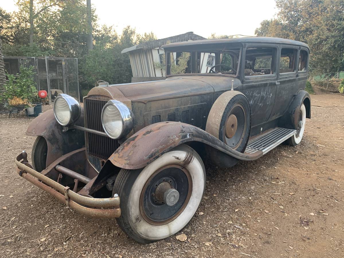 Packard-845-sedan-1931-black-1
