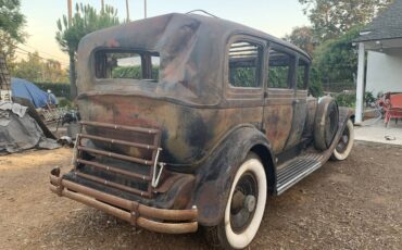 Packard-845-sedan-1931-black-12