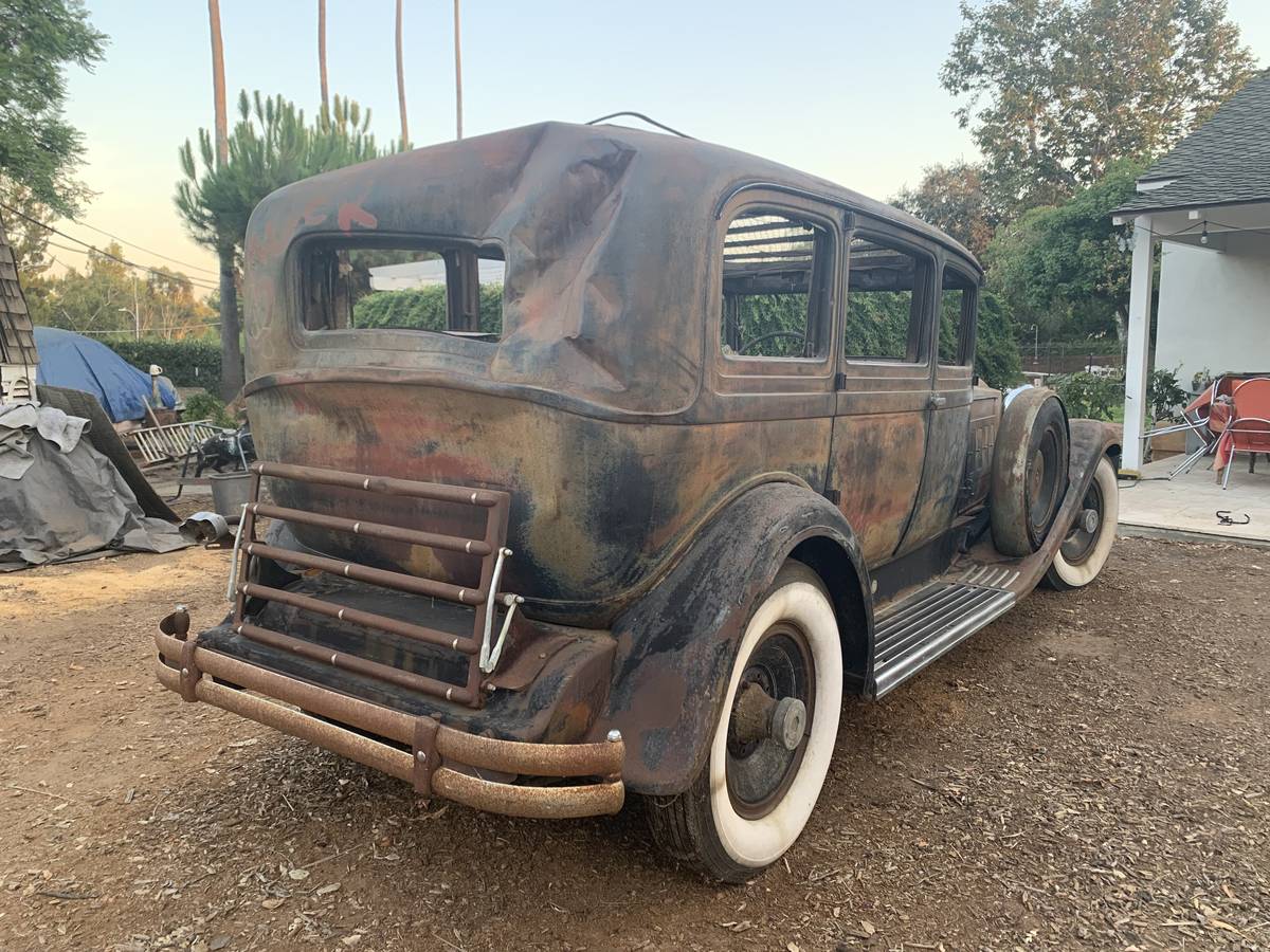 Packard-845-sedan-1931-black-12