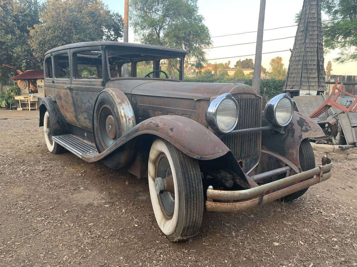 Packard-845-sedan-1931-black-3
