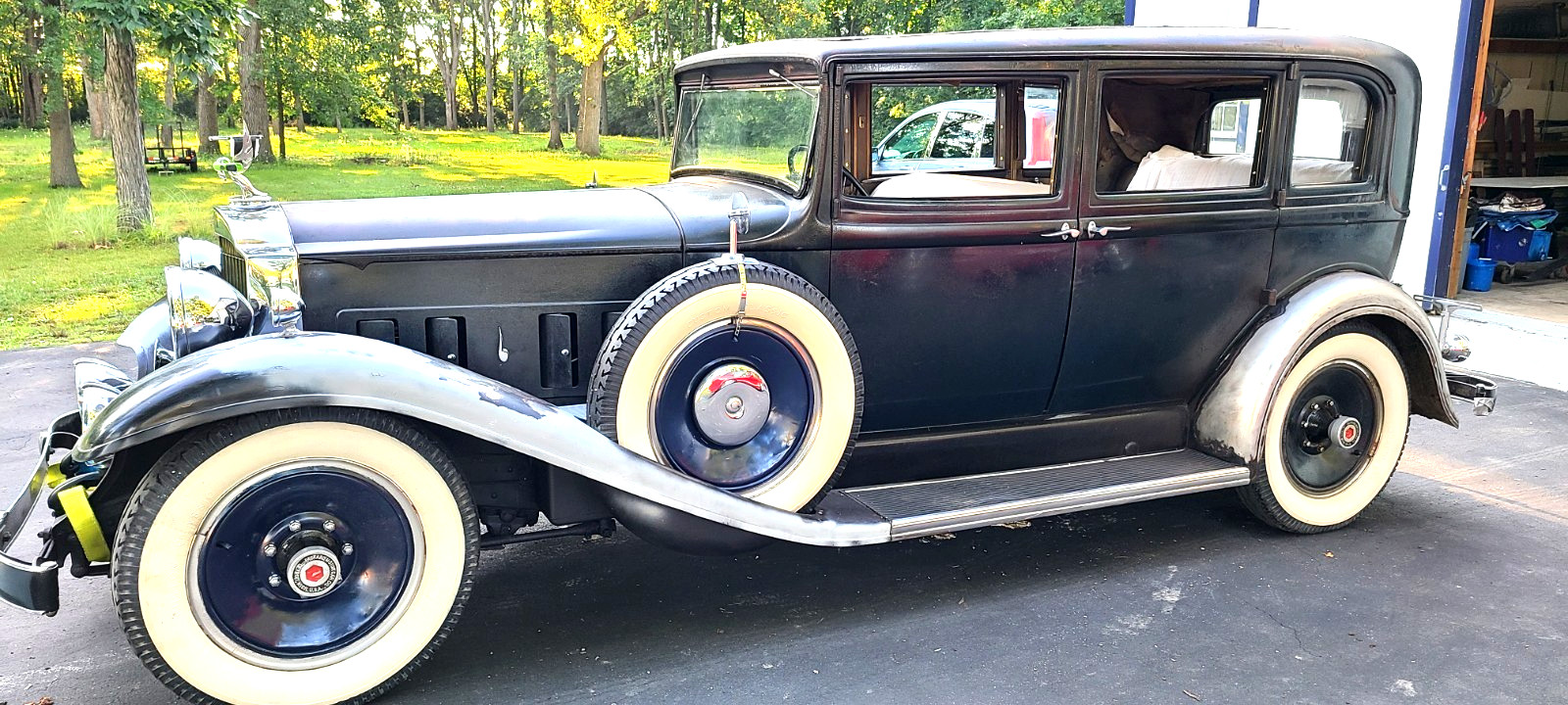 Packard-902-1932-Sedan-1