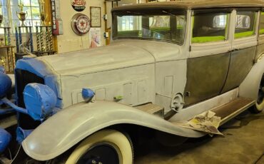 Packard-902-1932-Sedan-10