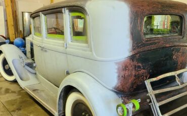 Packard-902-1932-Sedan-15