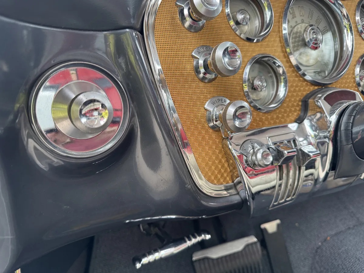 Packard-Caribbean-1956-Three-Tone-Paint-Two-Tone-Leather-amp-Brocade-Reverse-15