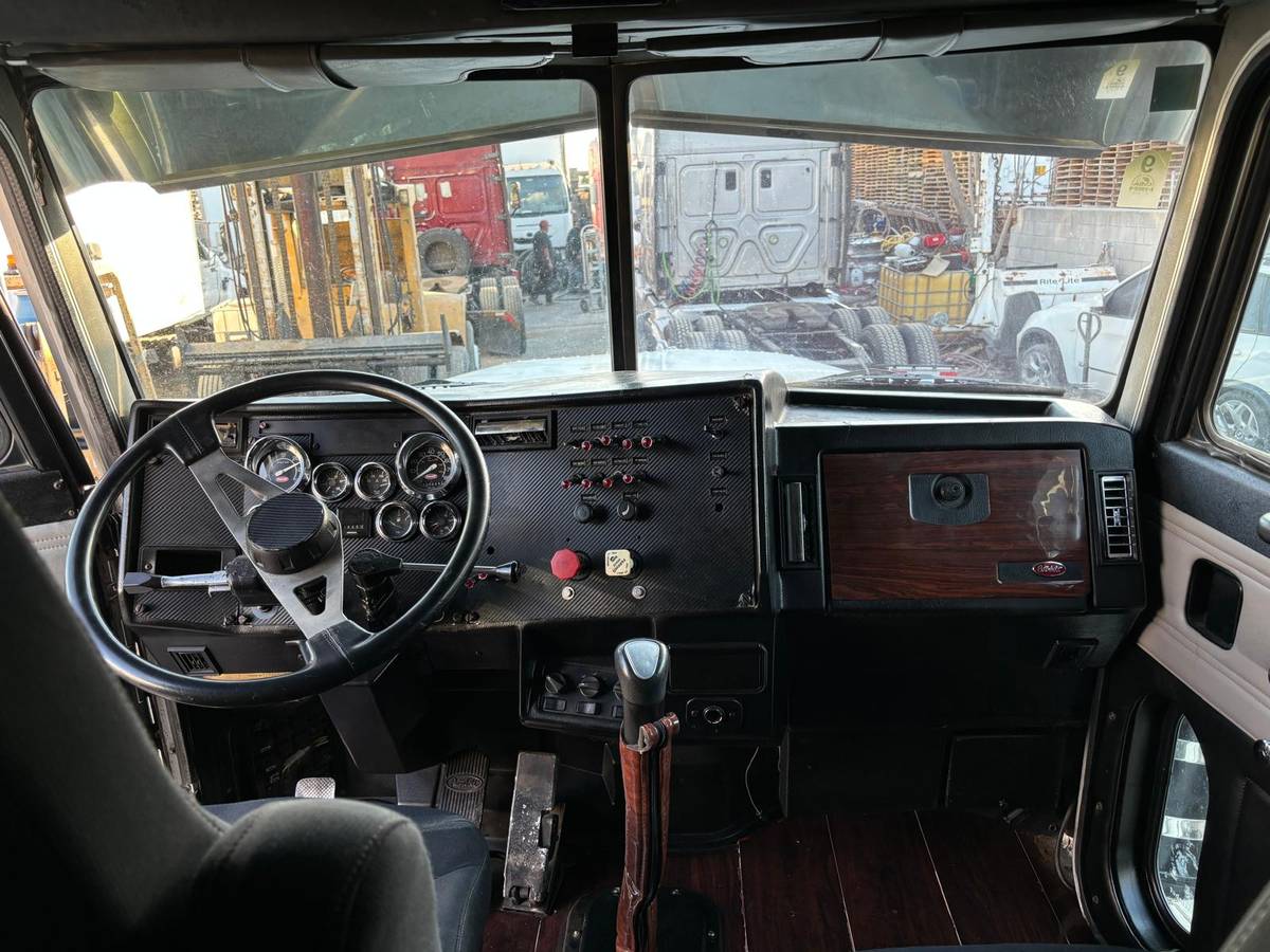 Peterbilt-378-diesel-1996-white-9