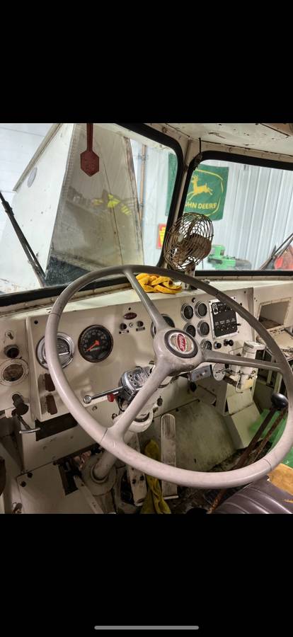 Peterbilt-diesel-1963-white-8