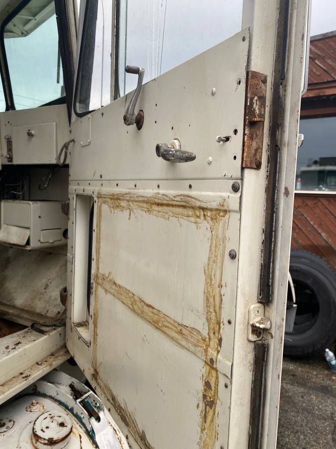 Peterbilt-diesel-1963-white-9
