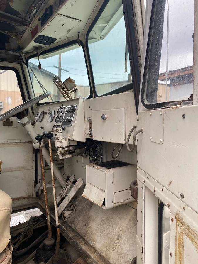 Peterbilt-diesel-1963-white