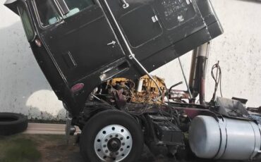 Peterbuilt-cabover-diesel-1980-black-1