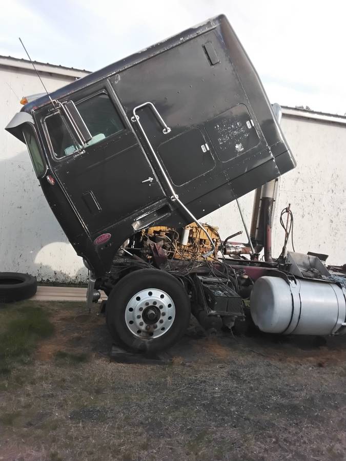 Peterbuilt-cabover-diesel-1980-black-1