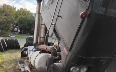 Peterbuilt-cabover-diesel-1980-black-4