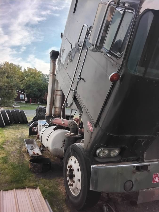Peterbuilt-cabover-diesel-1980-black-4
