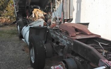 Peterbuilt-cabover-diesel-1980-black-5