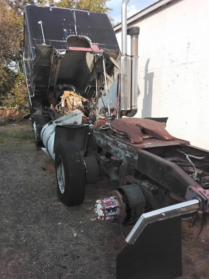 Peterbuilt-cabover-diesel-1980-black-5