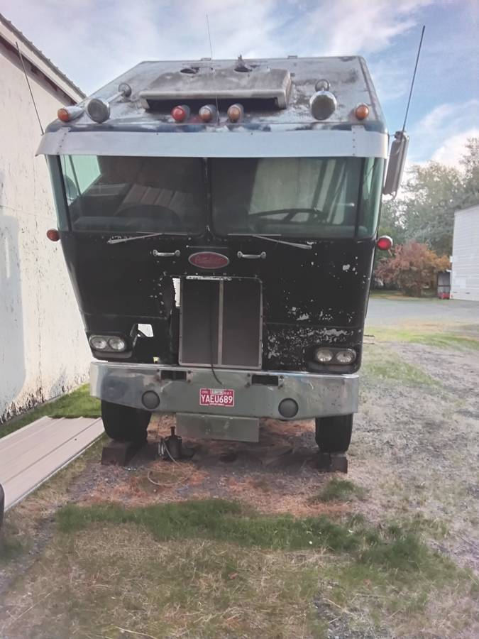 Peterbuilt-cabover-diesel-1980-black