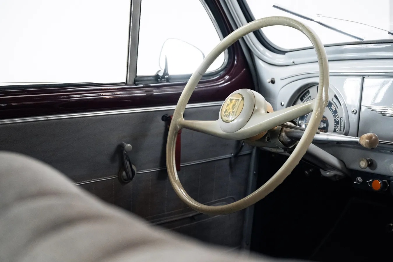 Peugeot-203-1954-Bordeaux-Grey-Tweed-10