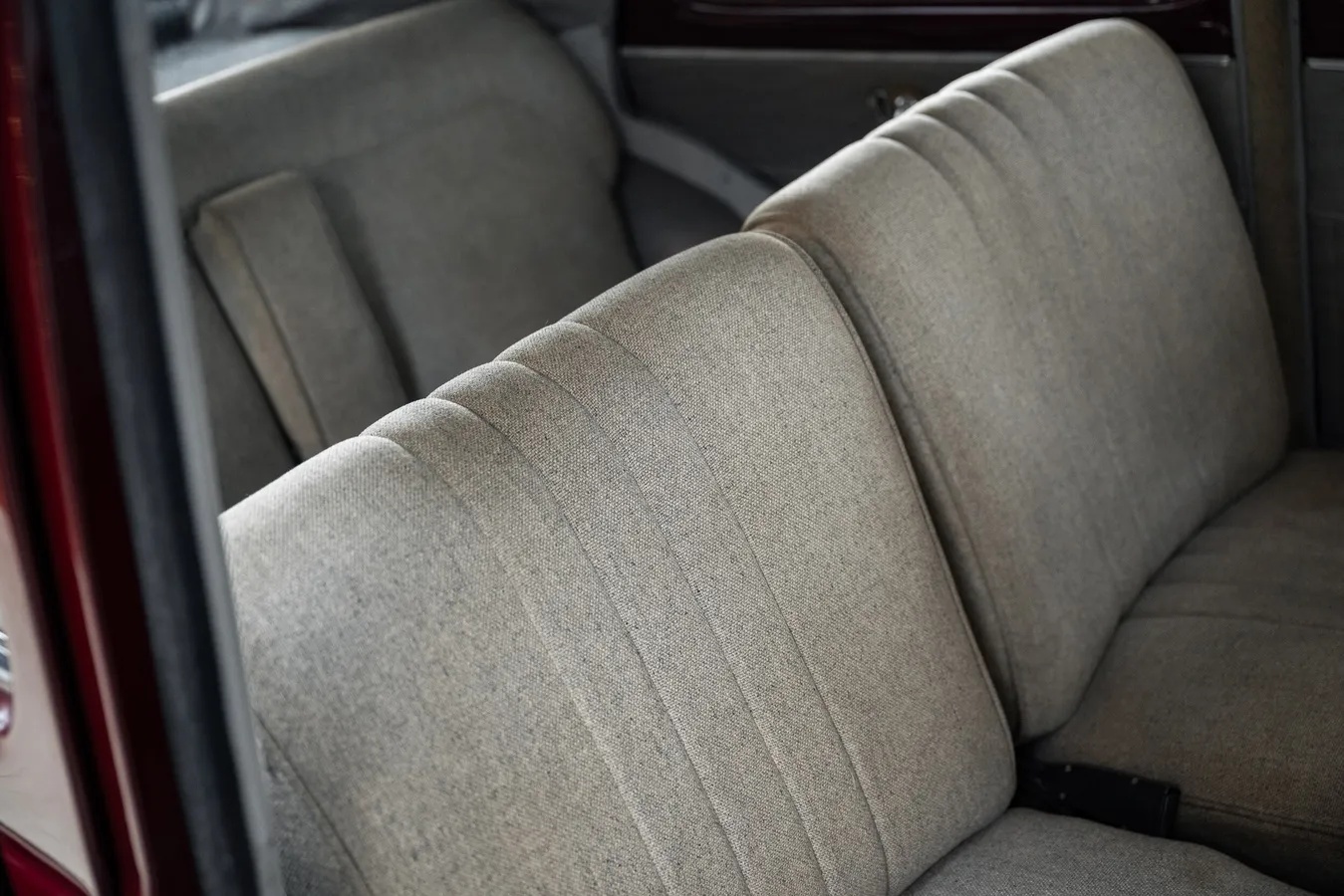 Peugeot-203-1954-Bordeaux-Grey-Tweed-15