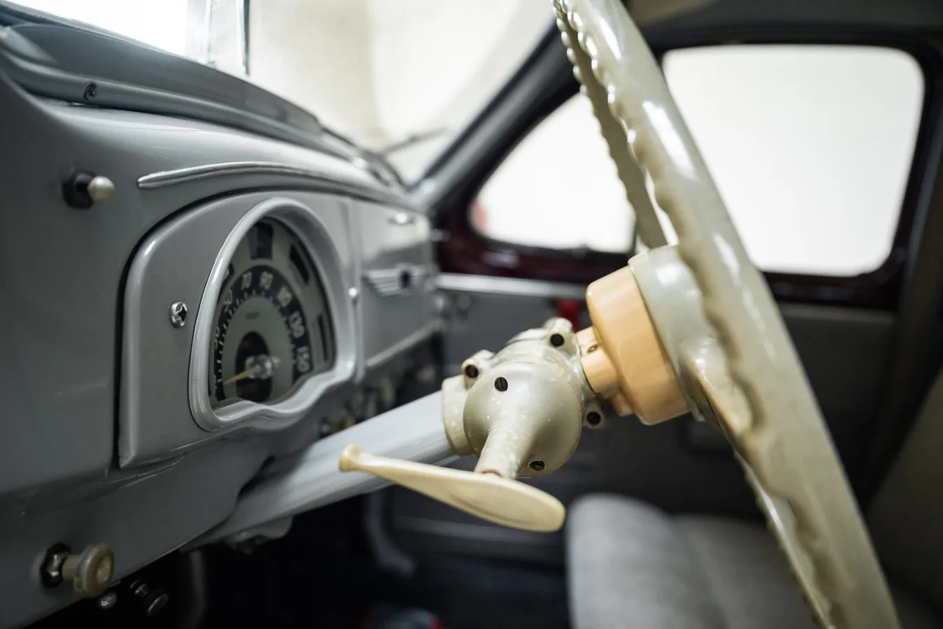 Peugeot-203-1954-Bordeaux-Grey-Tweed-19