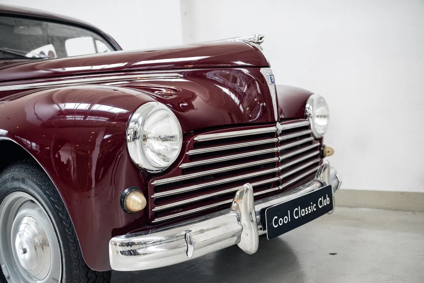Peugeot-203-1954-Bordeaux-Grey-Tweed-2