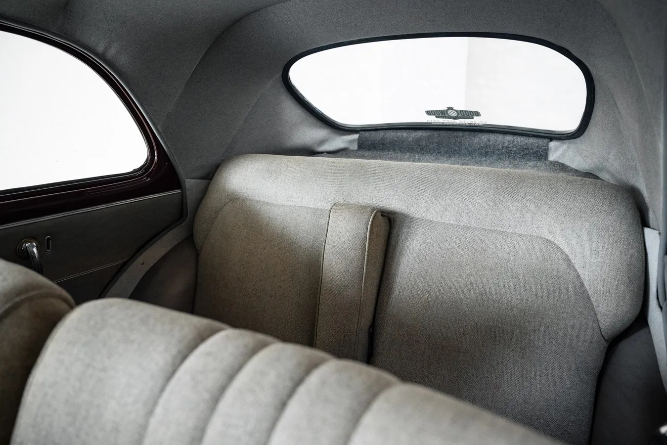 Peugeot-203-1954-Bordeaux-Grey-Tweed-3