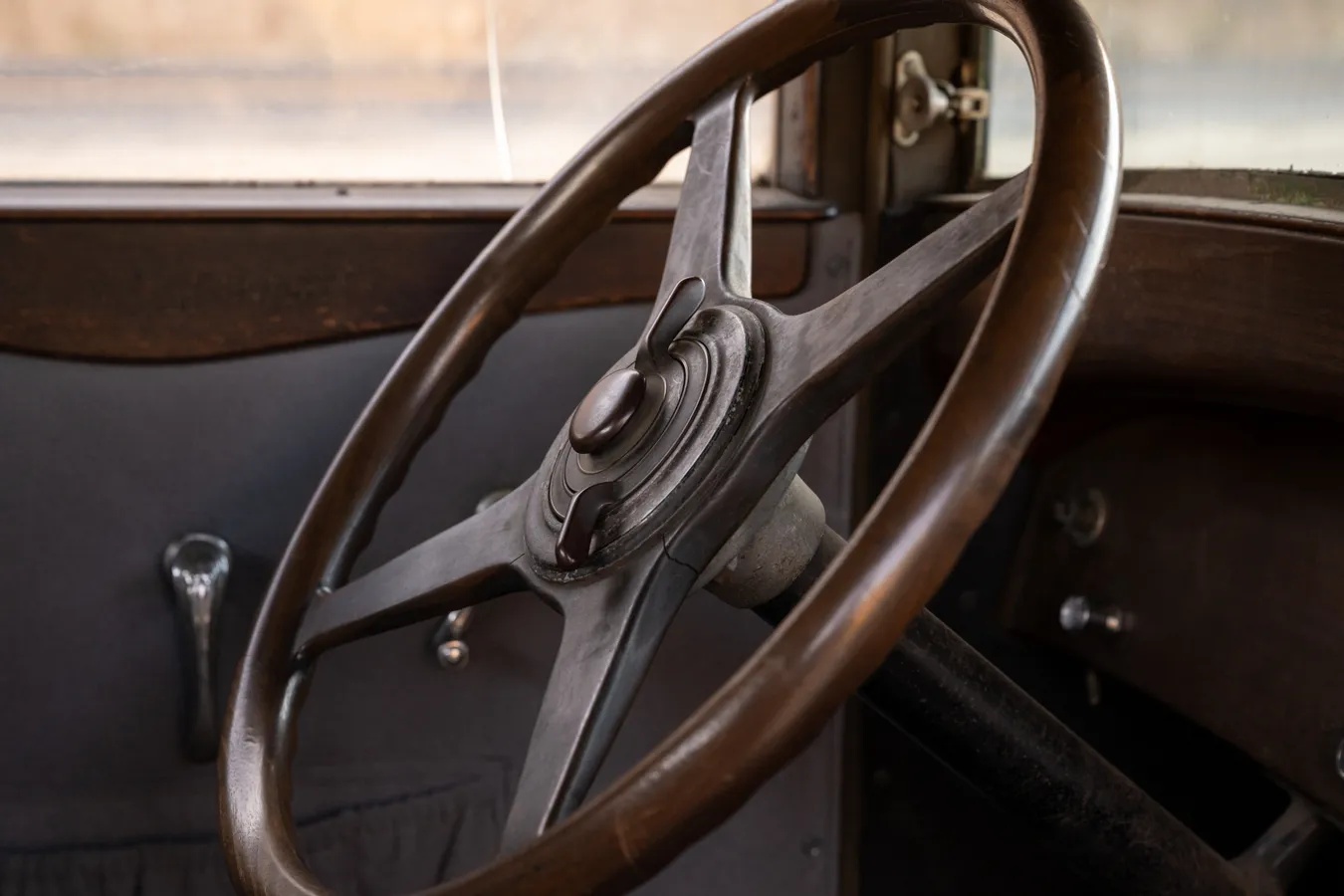 Pierce-arrow-81-1928-Yellow-Grey-2