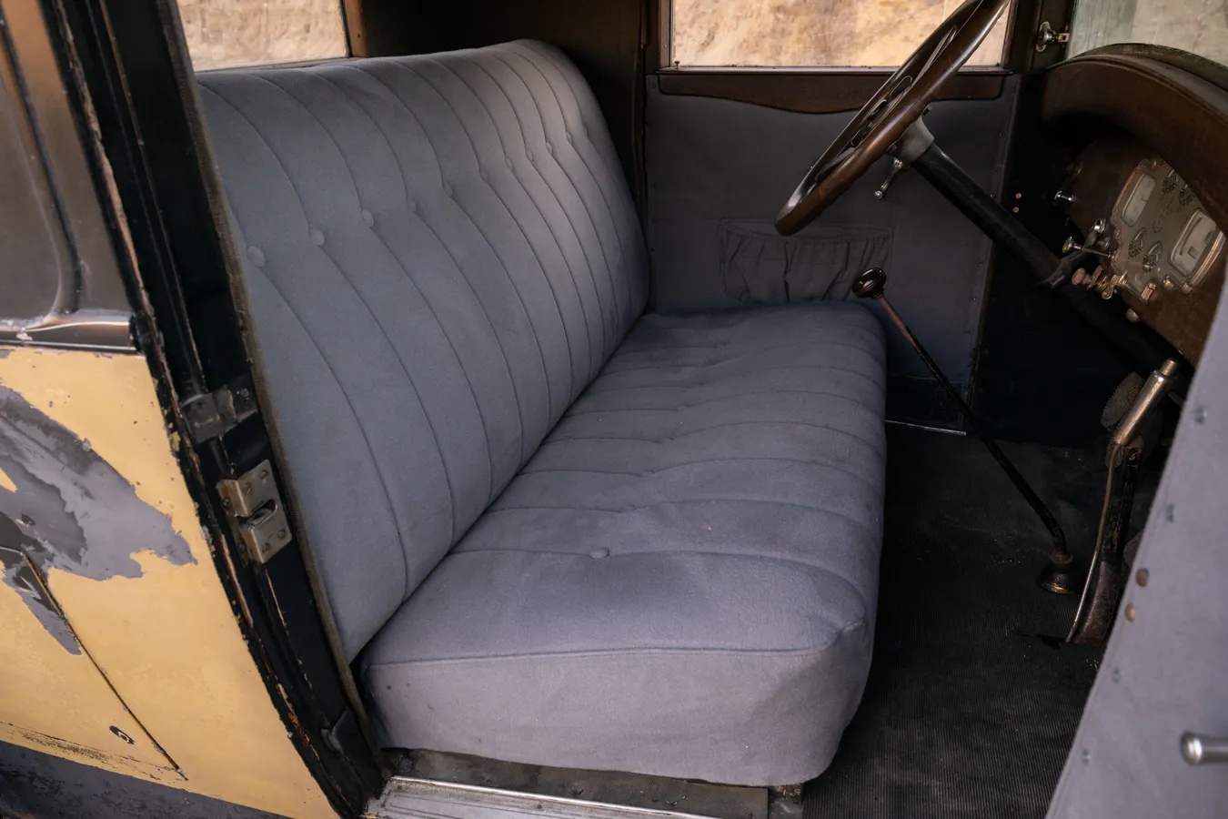 Pierce-arrow-81-1928-Yellow-Grey-3