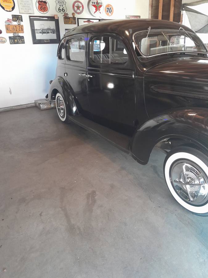 Plymouth-1937-black-1