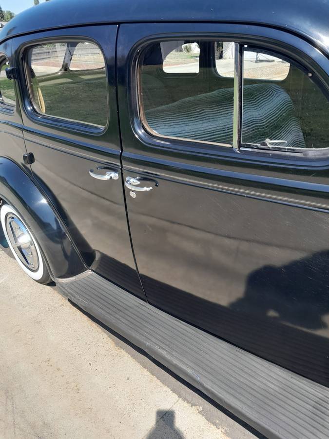 Plymouth-1937-black-12