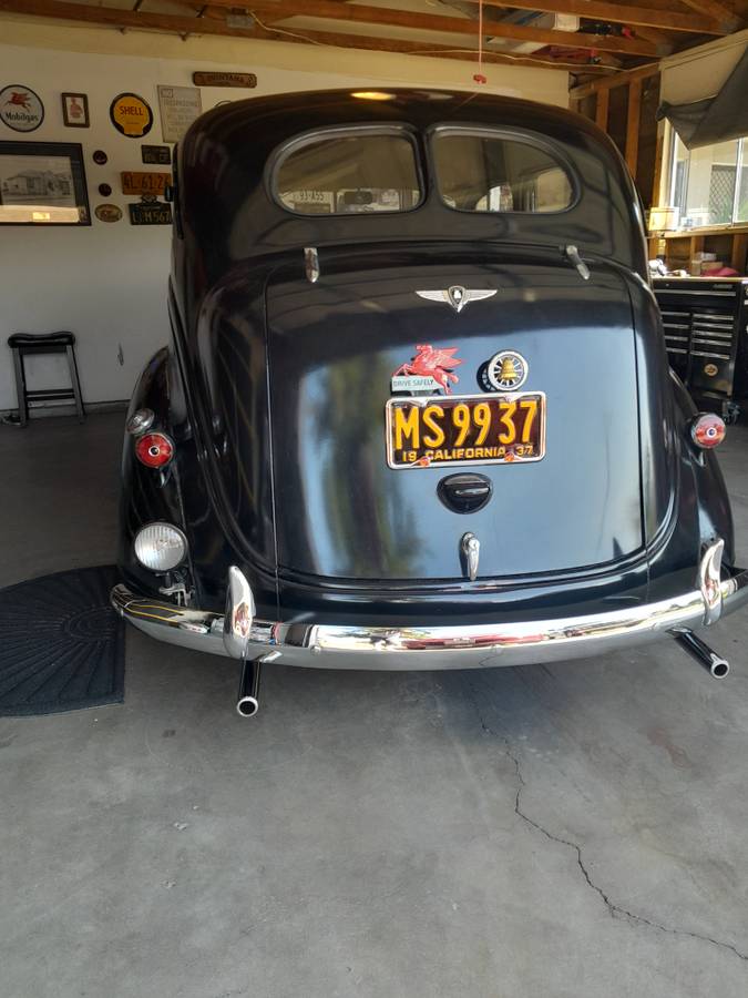Plymouth-1937-black-2