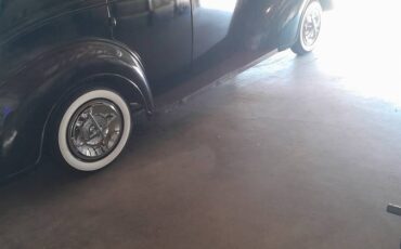 Plymouth-1937-black