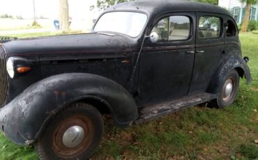 Plymouth-1938-black-4