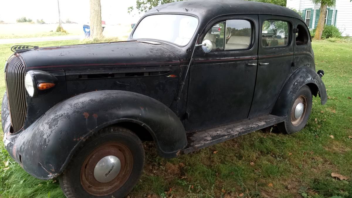 Plymouth-1938-black-4