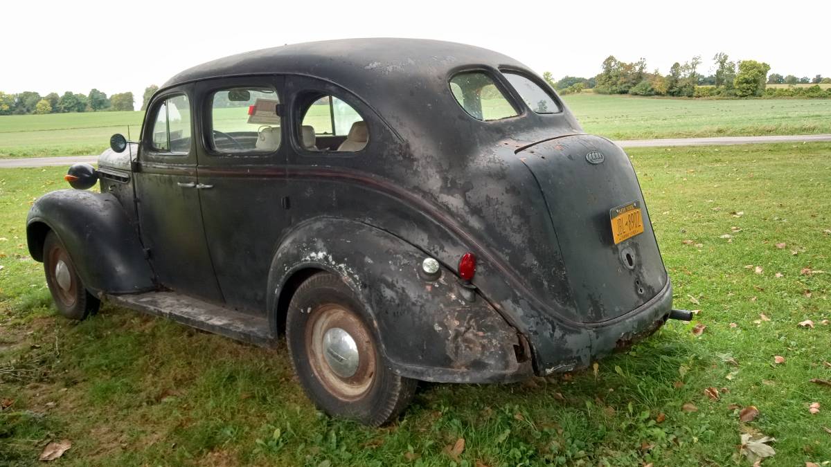 Plymouth-1938-black-5
